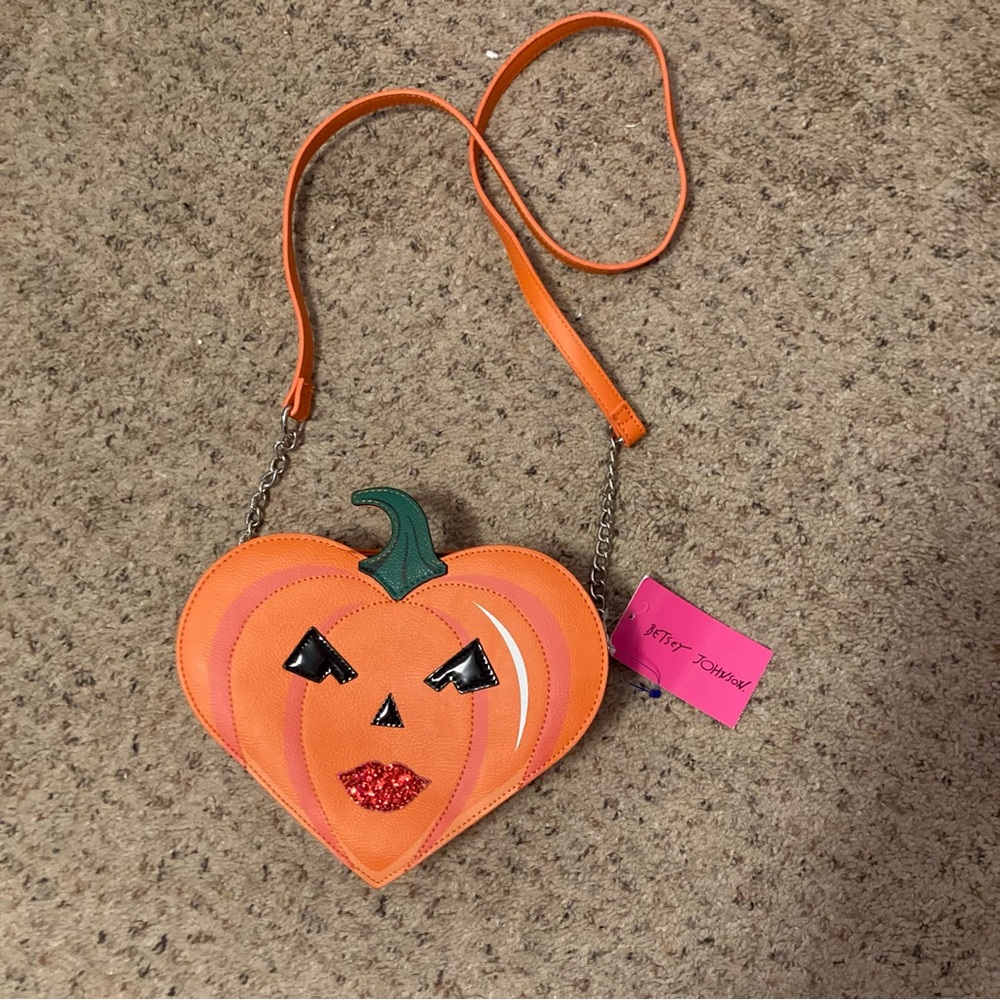 Betsey Johnson heart shaped pumpkin jack-o’-lantern kitsch crossbody bag purse